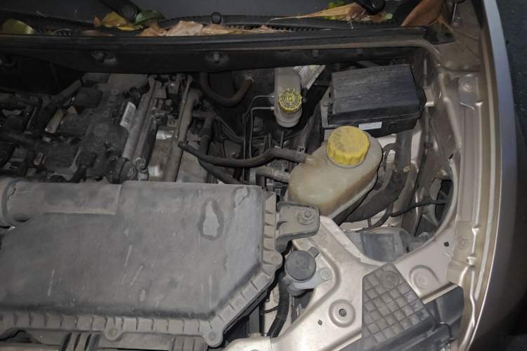 Used Wuling Hongguang V 2022 1.5L Jingqu Edition Electric-Assist LAR Engine Bay Left