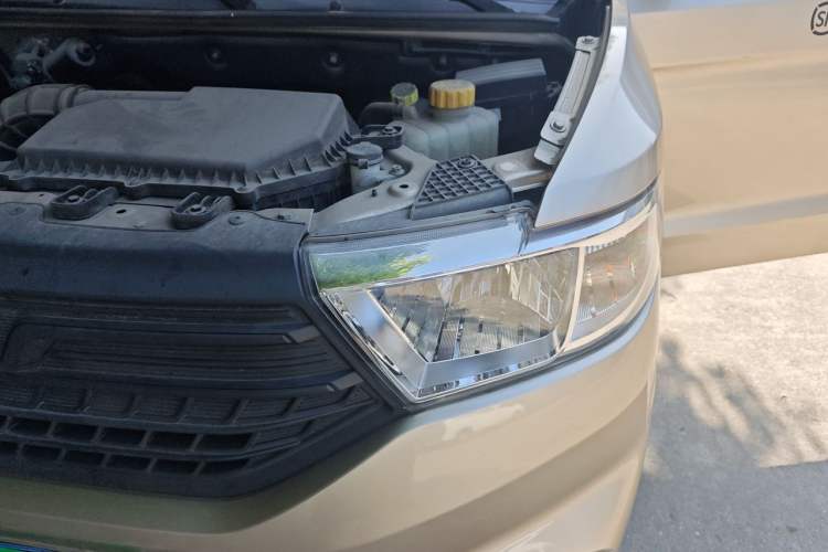 Used Wuling Hongguang V 2022 1.5L Jingqu Edition Electric-Assist LAR Engine Bay Left