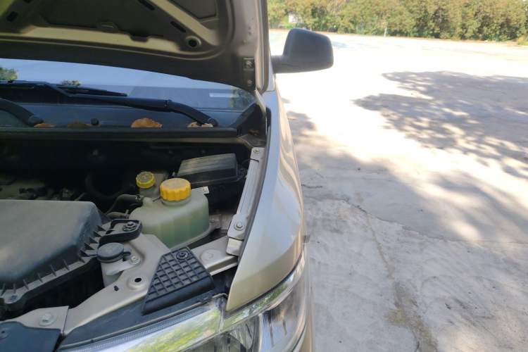 Used Wuling Hongguang V 2022 1.5L Jingqu Edition Electric-Assist LAR Engine Bay Left
