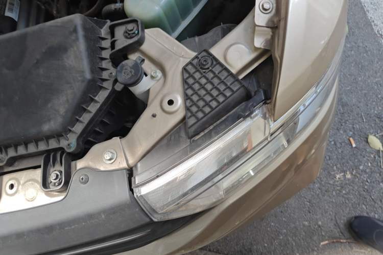 Used Wuling Hongguang V 2022 1.5L Jingqu Version Hydraulic Power Steering LAR Engine Bay Left