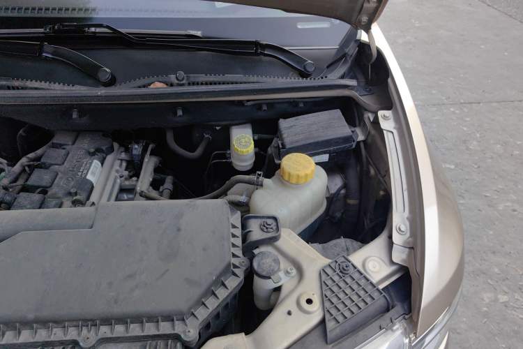 Used Wuling Hongguang V 2022 1.5L Jingqu Edition Electric-Assist LAR Engine Bay Left