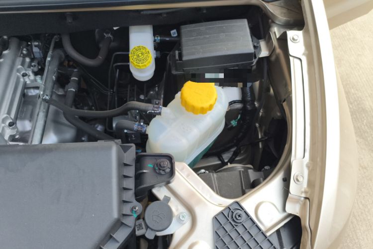 Used Wuling Hongguang V 2022 1.5L Jingqu Edition Electric-Assist LAR Engine Bay Left