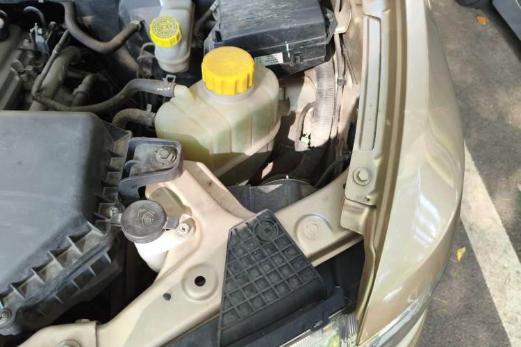 Used Wuling Hongguang V 2022 1.5L Jingqu Edition Electric-Assist LAR Engine Bay Left