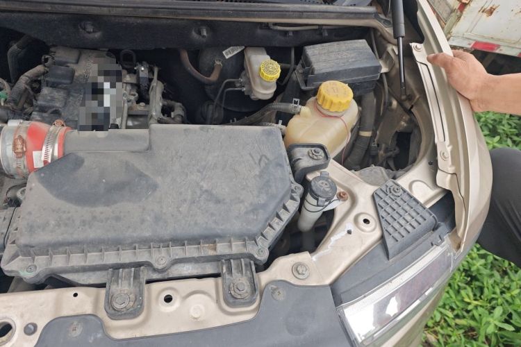 Used Wuling Hongguang V 2022 1.5L Jingqu Edition Electric-Assist LAR Engine Bay Left