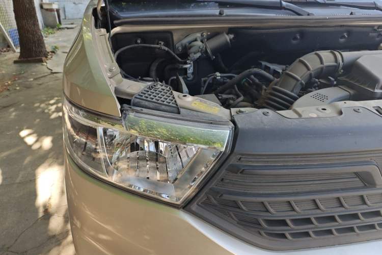 Used Wuling Hongguang V 2022 1.5L Jingqu Edition Electric-Assist LAR Engine Bay Right