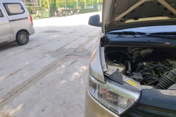 Used Wuling Hongguang V 2022 1.5L Jingqu Edition Electric-Assist LAR Engine Bay Right