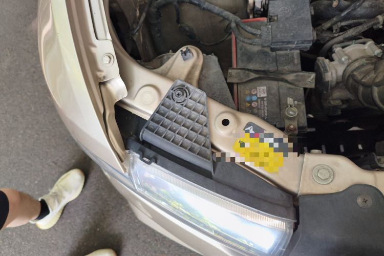 Used Wuling Hongguang V 2022 1.5L Jingqu Edition Electric-Assist LAR Engine Bay Right