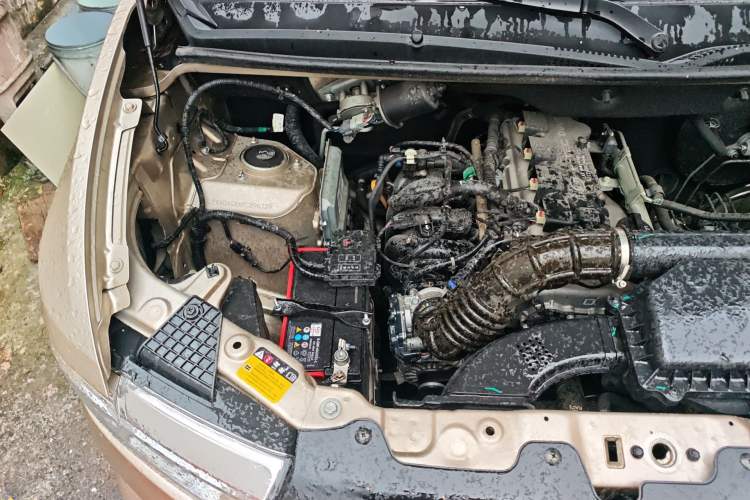Used Wuling Hongguang V 2022 1.5L Jingqu Version Hydraulic Power Steering LAR Engine Bay Right