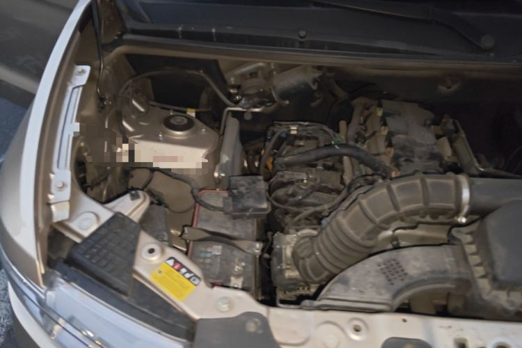 Used Wuling Hongguang V 2022 1.5L Jingqu Version Hydraulic Power Steering LAR Engine Bay Right