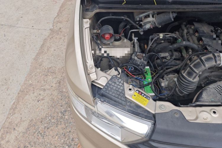 Used Wuling Hongguang V 2022 1.5L Jingqu Edition Electric-Assist LAR Engine Bay Right
