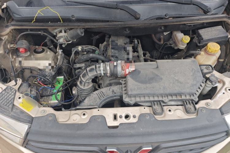 Used Wuling Hongguang V 2022 1.5L Jingqu Edition Electric-Assist LAR Engine Bay