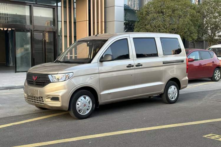 Used Wuling Hongguang V 2022 1.5L Jingqu Edition Electric-Assist LAR Exterior 2