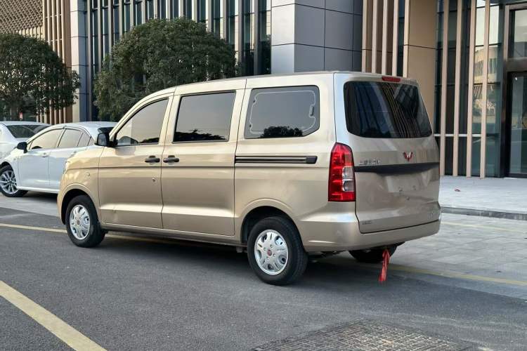 Used Wuling Hongguang V 2022 1.5L Jingqu Edition Electric-Assist LAR Exterior 3