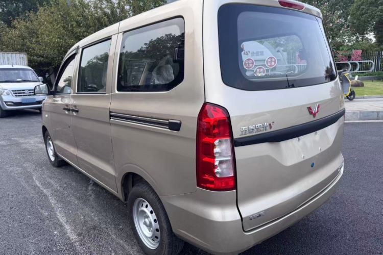 Used Wuling Hongguang V 2022 1.5L Jingqu Edition Electric-Assist LAR Exterior 4