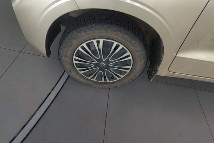 Used Wuling Hongguang V 2022 1.5L Jingqu Edition Electric-Assist LAR Exterior 4