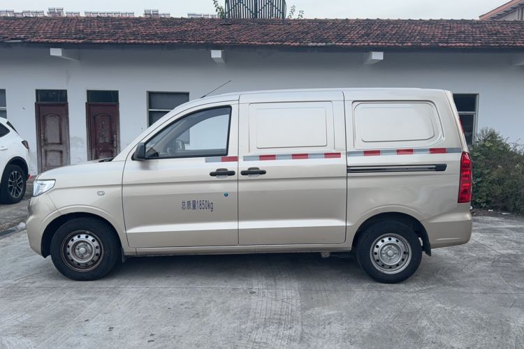 Used Wuling Hongguang V 2022 1.5L Jingqu Edition Enclosed-Window Vehicle with Hydraulic Power Steering LAR Exterior 5
