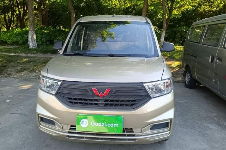 Used Wuling Hongguang V 2022 1.5L Jingqu Edition Enclosed-Window Vehicle with Hydraulic Power Steering LAR Front