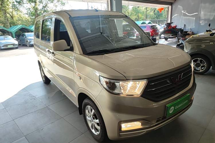 Used Wuling Hongguang V 2022 1.5L Enjoy Edition Electric-Powered LAR Front Right 45 Deg