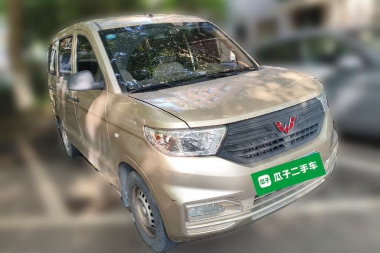 Used Wuling Hongguang V 2022 1.5L Jingqu Edition Electric-Assist LAR Front Right 45 Deg