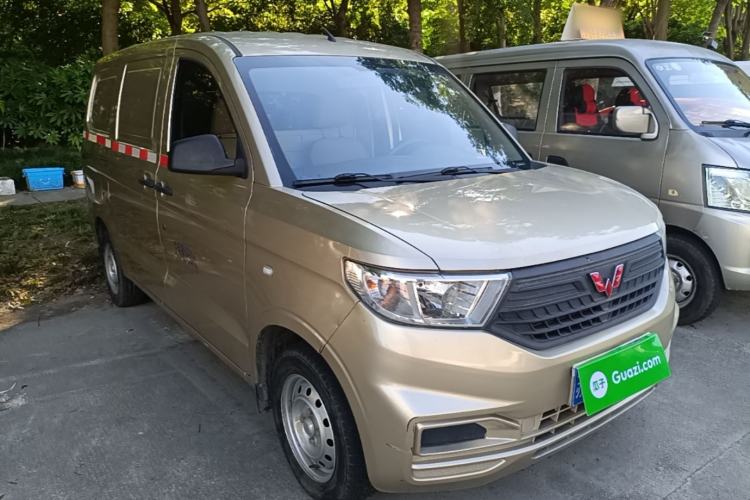 Used Wuling Hongguang V 2022 1.5L Jingqu Edition Enclosed-Window Vehicle with Hydraulic Power Steering LAR Front Right 45 Deg