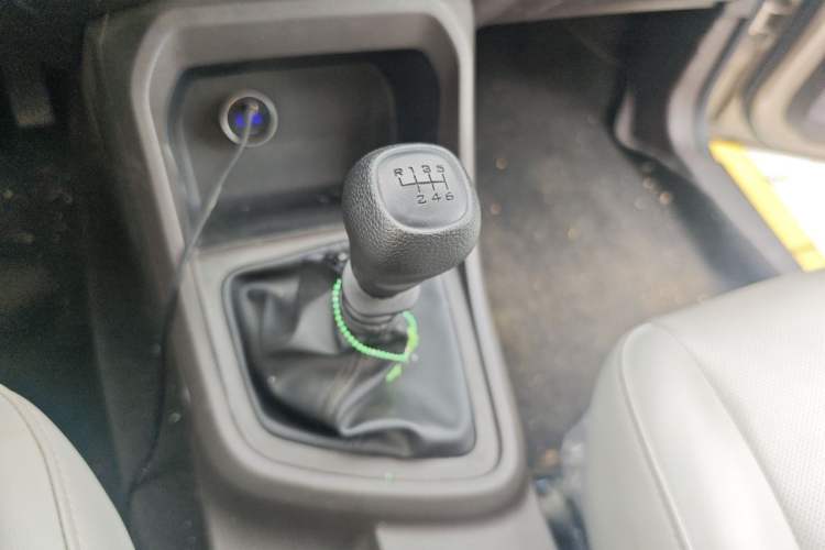 Used Wuling Hongguang V 2022 1.5L Jingqu Version Hydraulic Power Steering LAR Gear Lever