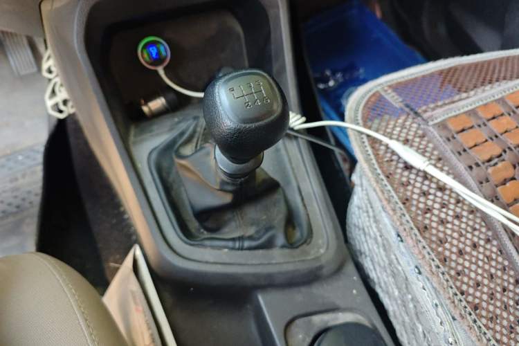 Used Wuling Hongguang V 2022 1.5L Jingqu Edition Electric-Assist LAR Gear Lever