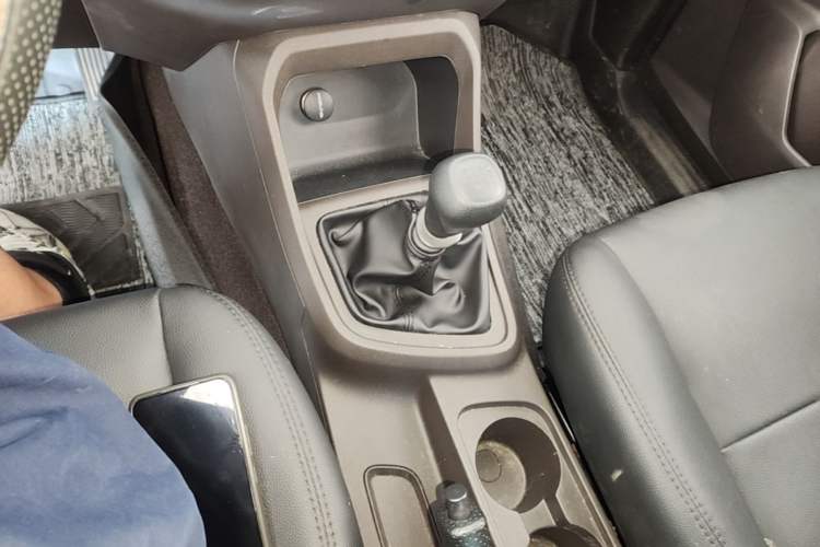 Used Wuling Hongguang V 2022 1.5L Enjoy Edition Electric-Powered LAR Gear Lever