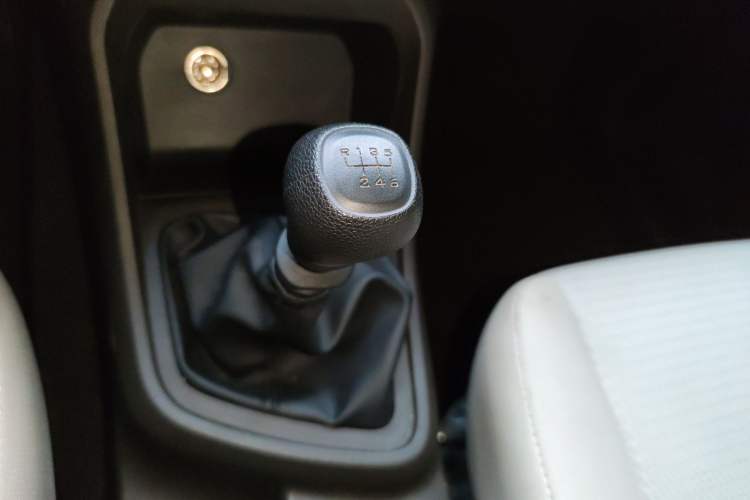 Used Wuling Hongguang V 2022 1.5L Jingqu Edition Electric-Assist LAR Gear Lever