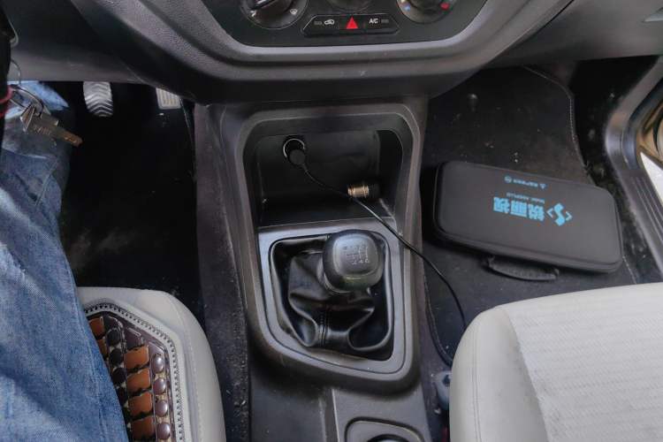 Used Wuling Hongguang V 2022 1.5L Jingqu Edition Electric-Assist LAR Gear Lever