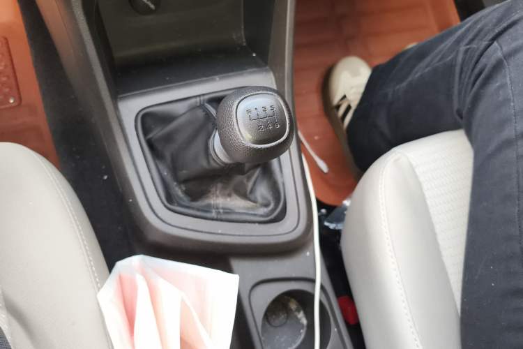 Used Wuling Hongguang V 2022 1.5L Jingqu Edition Electric-Assist LAR Gear Lever
