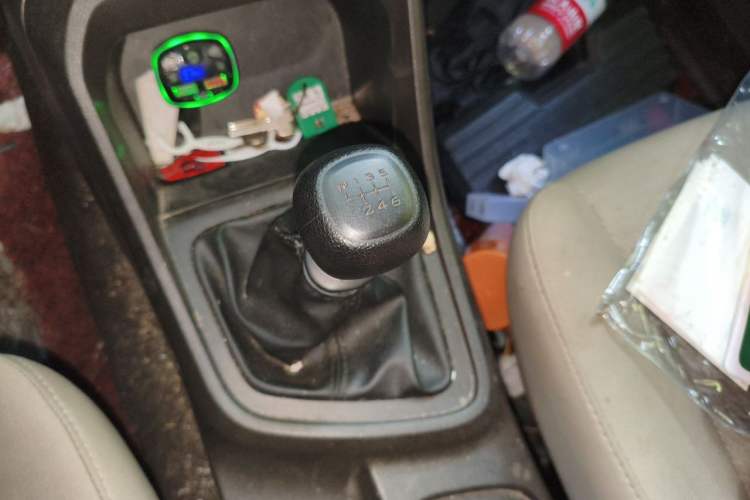 Used Wuling Hongguang V 2022 1.5L Jingqu Edition Electric-Assist LAR Gear Lever