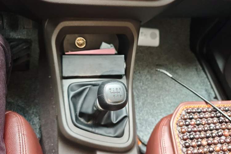 Used Wuling Hongguang V 2022 1.5L Jingqu Version Hydraulic Power Steering LAR Gear Lever