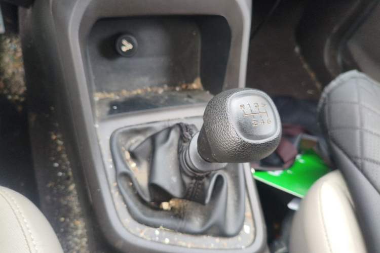 Used Wuling Hongguang V 2022 1.5L Jingqu Edition Electric-Assist LAR Gear Lever