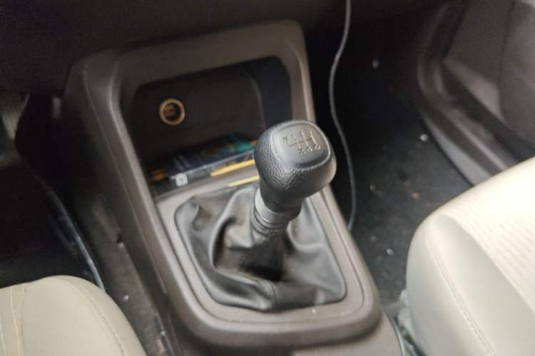 Used Wuling Hongguang V 2022 1.5L Enjoy Edition Hydraulic Power Steering LAR Gear Lever