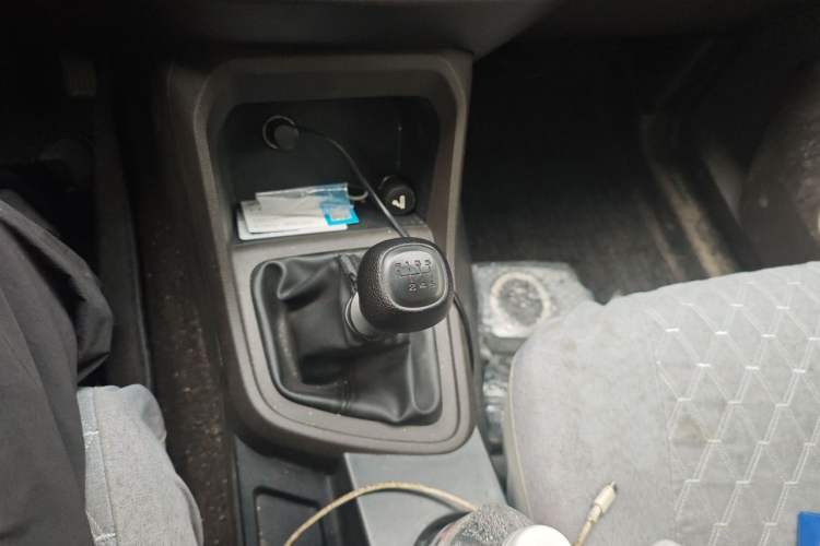 Used Wuling Hongguang V 2022 1.5L Jingqu Version Hydraulic Power Steering LAR Gear Lever