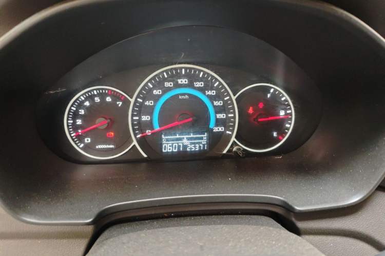 Used Wuling Hongguang V 2022 1.5L Enjoy Edition Hydraulic Power Steering LAR Instrument Cluster