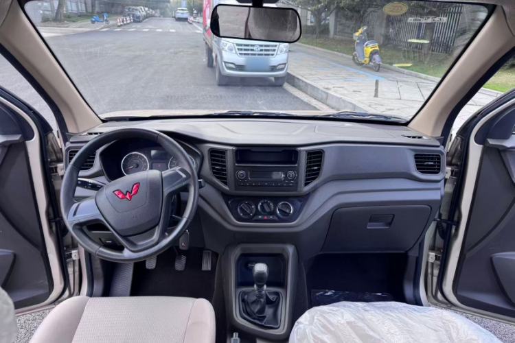 Used Wuling Hongguang V 2022 1.5L Jingqu Edition Electric-Assist LAR Interior 1