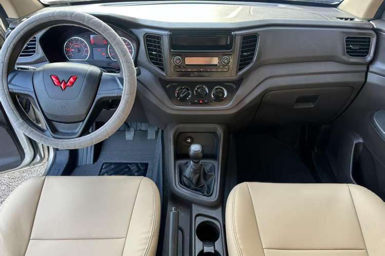 Used Wuling Hongguang V 2022 1.5L Jingqu Edition Electric-Assist LAR Interior 1