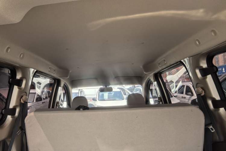 Used Wuling Hongguang V 2022 1.5L Jingqu Edition Electric-Assist LAR Interior 2