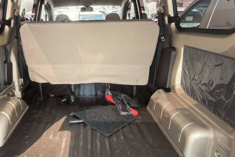 Used Wuling Hongguang V 2022 1.5L Jingqu Edition Electric-Assist LAR Interior 3