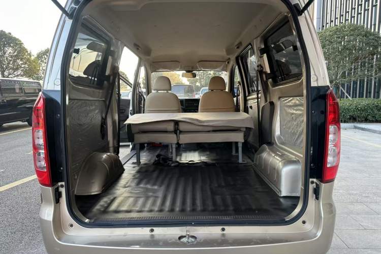 Used Wuling Hongguang V 2022 1.5L Jingqu Edition Electric-Assist LAR Interior 4