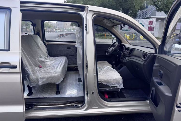 Used Wuling Hongguang V 2022 1.5L Jingqu Edition Electric-Assist LAR Interior 5