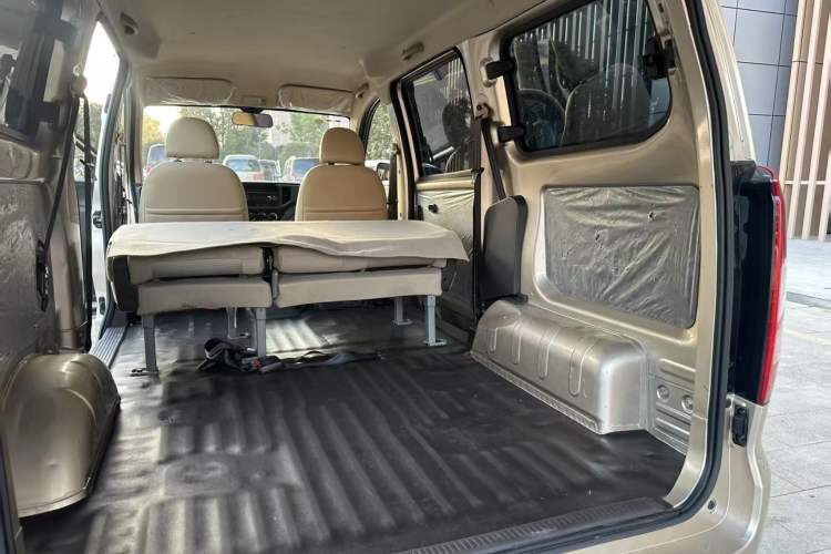 Used Wuling Hongguang V 2022 1.5L Jingqu Edition Electric-Assist LAR Interior 5