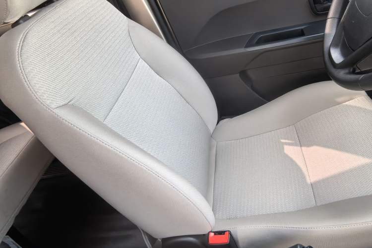 Used Wuling Hongguang V 2022 1.5L Jingqu Edition Electric-Assist LAR Interior 9