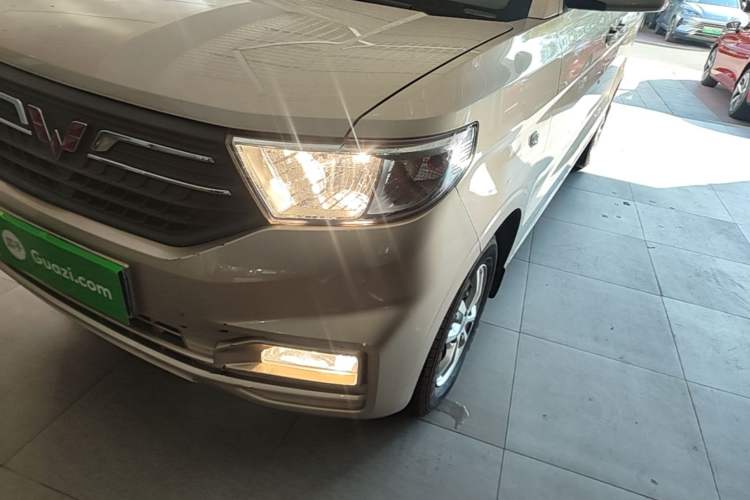 Used Wuling Hongguang V 2022 1.5L Enjoy Edition Electric-Powered LAR Left Front Headlight