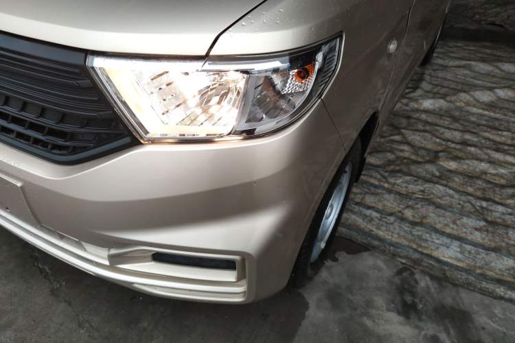 Used Wuling Hongguang V 2022 1.5L Jingqu Edition Electric-Assist LAR Left Front Headlight
