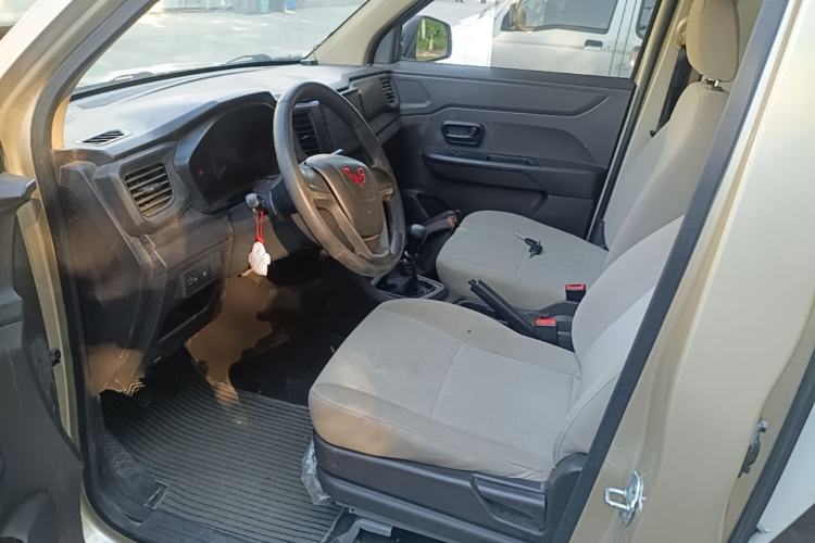 Used Wuling Hongguang V 2022 1.5L Jingqu Edition Enclosed-Window Vehicle with Hydraulic Power Steering LAR Left Front Seat