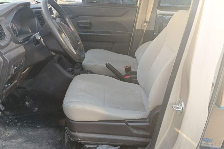 Used Wuling Hongguang V 2022 1.5L Enjoy Edition Electric-Powered LAR Left Front Seat
