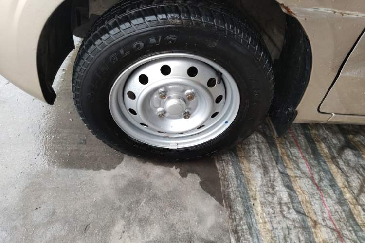 Used Wuling Hongguang V 2022 1.5L Jingqu Edition Electric-Assist LAR Left Front Wheel Hub