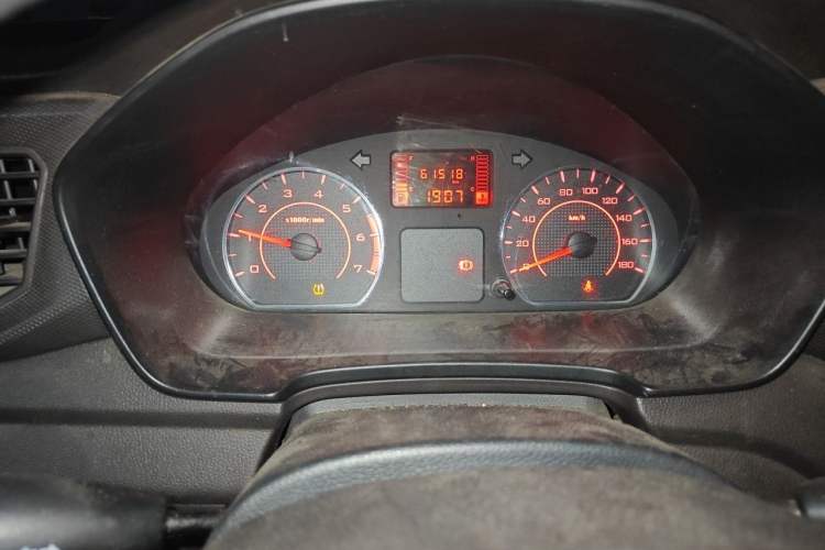 Used Wuling Hongguang V 2022 1.5L Jingqu Edition Electric-Assist LAR Odometer Close Up